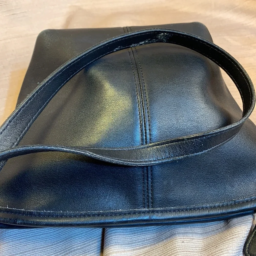 Coach Vintage classic leather shoulder small bag